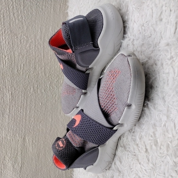 Nike Free RN Motion Flyknit 2018 Grey Crimson Pulse Fabric Upper Pull On Sneaker - Picture 16 of 16